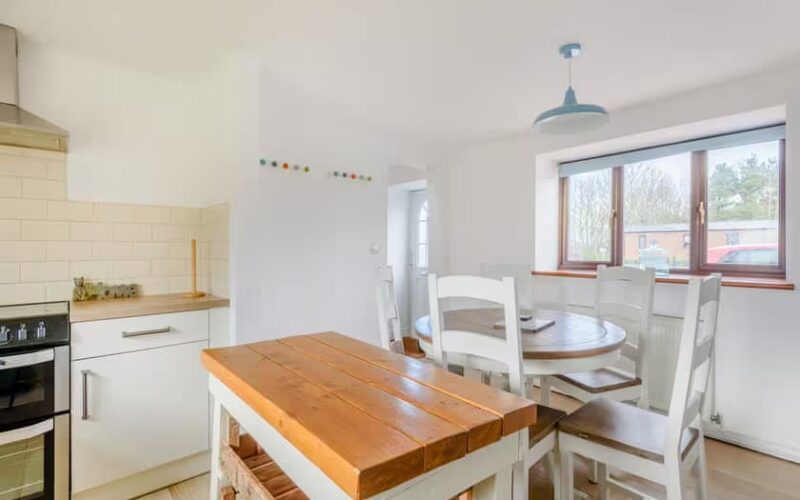 dining areas of holiday cottage 5 at epworth fields holiday park in lincolnshire