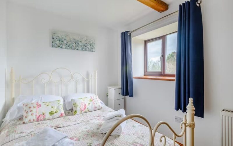 blue curtain of holiday cottage 5 at epworth fields holiday park in lincolnshire
