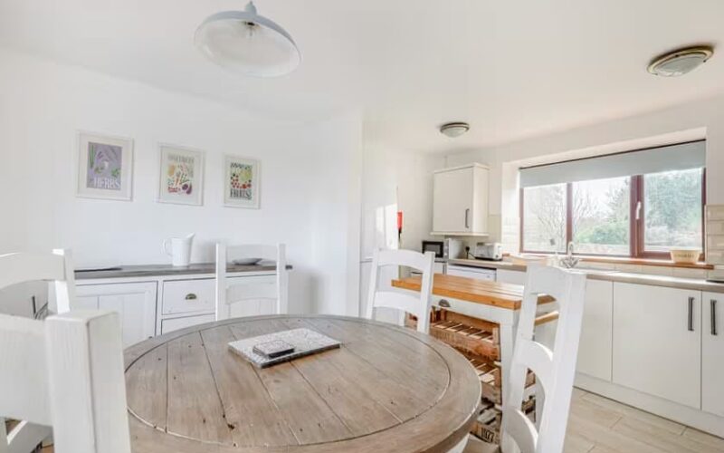 dining table of holiday cottage 5 at epworth fields holiday park in lincolnshire