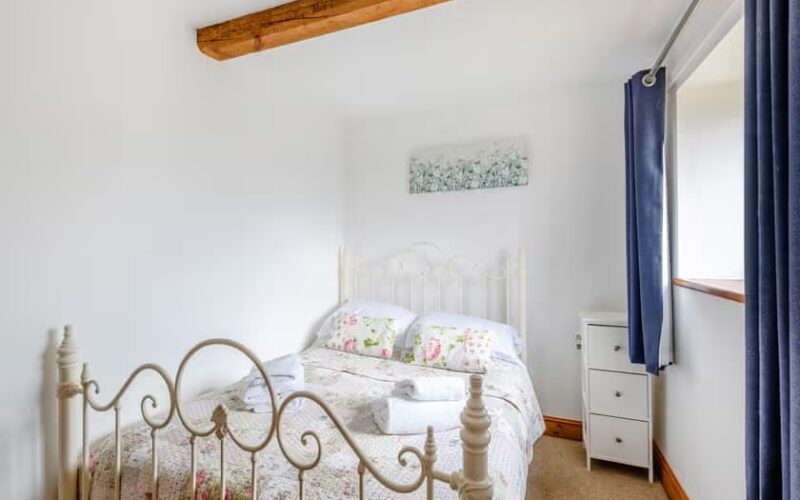 bedroom 2 of holiday cottage 5 at epworth fields holiday park in lincolnshire