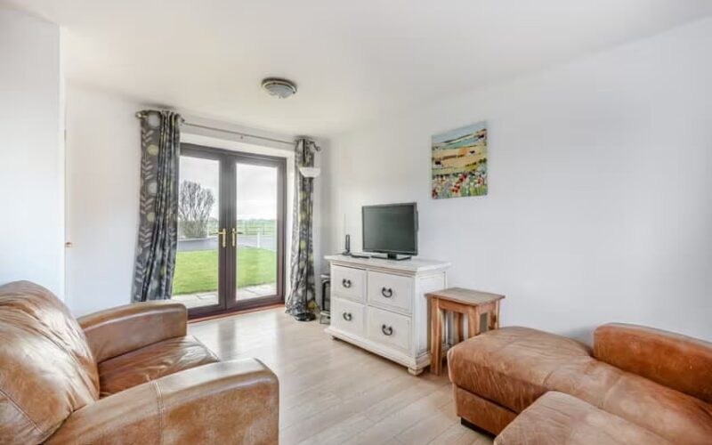 lounge of holiday cottage 5 at epworth fields holiday park in lincolnshire