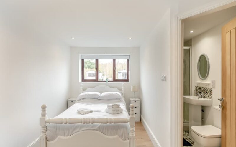 bedroom and ensuite of holiday cottage 3 at epworth fields holiday park in lincolnshire