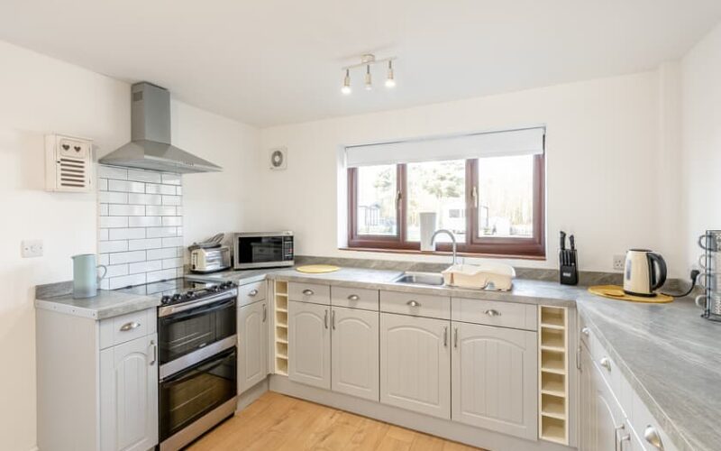 kitchen amenities of holiday cottage 3 at epworth fields holiday park in lincolnshire