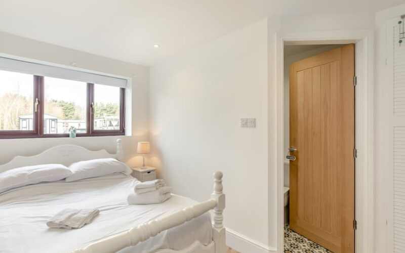 en suite of holiday cottage 3 at epworth fields holiday park in lincolnshire