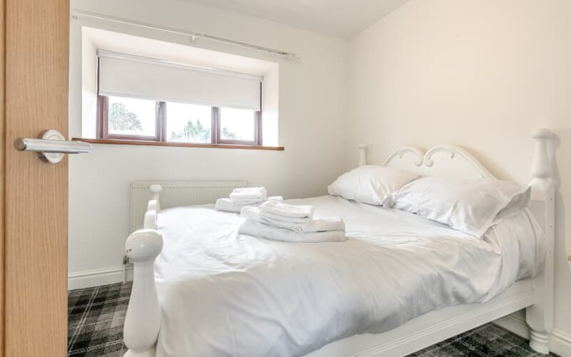 double bed of holiday cottage 3 at epworth fields holiday park in lincolnshire