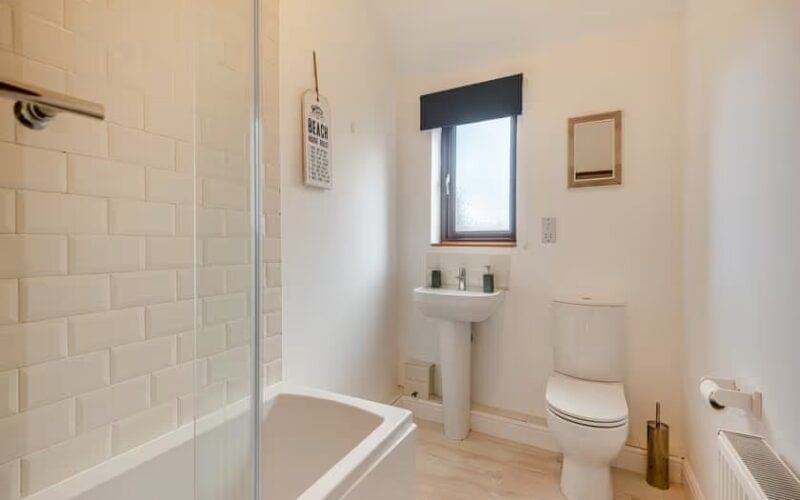 bathroom view of holiday cottage 2 at epworth fields holiday park in lincolnshire