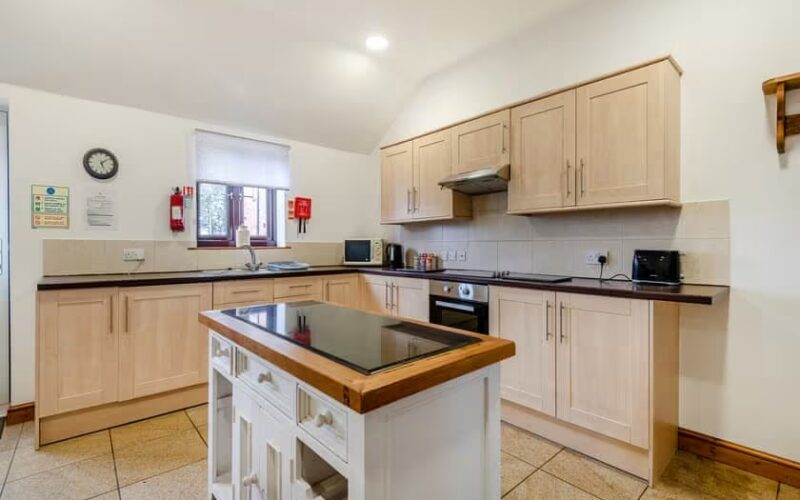 kitchen island of holiday cottage 2 at epworth fields holiday park in lincolnshire