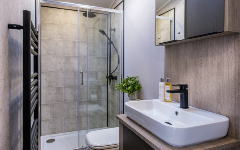 lakewood- bathroom in a holiday cottage to rent at epworth fields holiday park in north lincolnshire