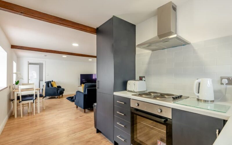 kitchen and dining area of holiday cottage 1 at epworth fields holiday park in lincolnshire