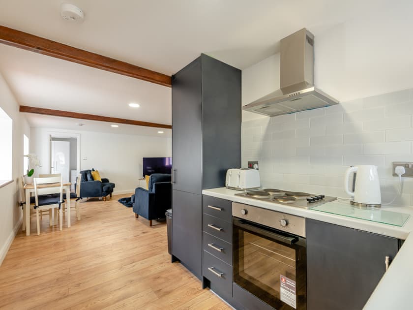 kitchen and dining area of holiday cottage 1 at epworth fields holiday park in lincolnshire